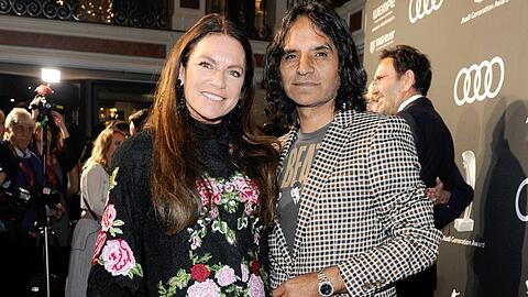 Sind heimlich verlobt und wollen heiraten: Christine Neubauer und José Campos. Sind heimlich verlobt und wollen heiraten: Christine Neubauer und José Campos.