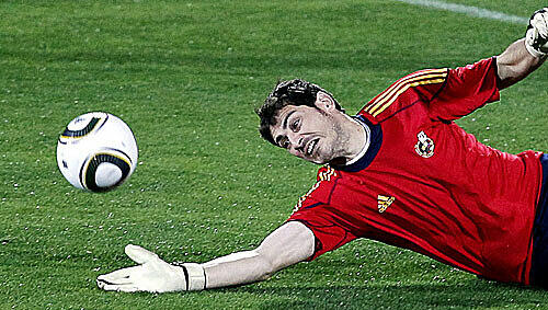 Tor: Iker Casillas
Team des Jahres: 6 (2007, 08, 09, 10, 11, 12)
Aktuelles Team: FC Porto Tor: Iker Casillas
Team des Jahres: 6 (2007, 08, 09, 10, 11, 12)
Aktuelles Team: FC Porto