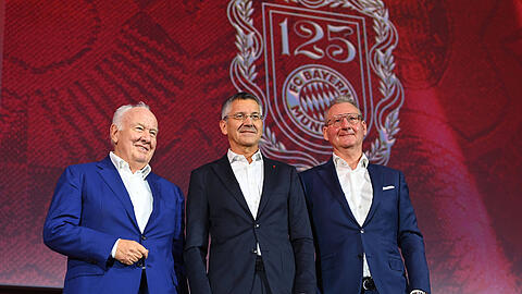 Mit überwältigeder Mehrheit in ihren Ämtern bestätigt: Präsident Herbert Hainer (Mitte) mit seinen Vizepräsidenten Walter Mennekes (l.) und Dieter Mayer. Mit überwältigeder Mehrheit in ihren Ämtern bestätigt: Präsident Herbert Hainer (Mitte) mit seinen Vizepräsidenten Walter Mennekes (l.) und Dieter Mayer.