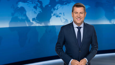 Jens Riewa muss in der 20-Uhr-Ausgabe der "Tagesschau" auf ein bestimmtes Detail verzichten. Jens Riewa muss in der 20-Uhr-Ausgabe der "Tagesschau" auf ein bestimmtes Detail verzichten.