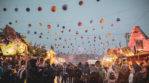 Vom 25. November bis 23. Dezember verwandelt sich die Theresienwiese in ein funkelndes Lichtermeer. Vom 25. November bis 23. Dezember verwandelt sich die Theresienwiese in ein funkelndes Lichtermeer.