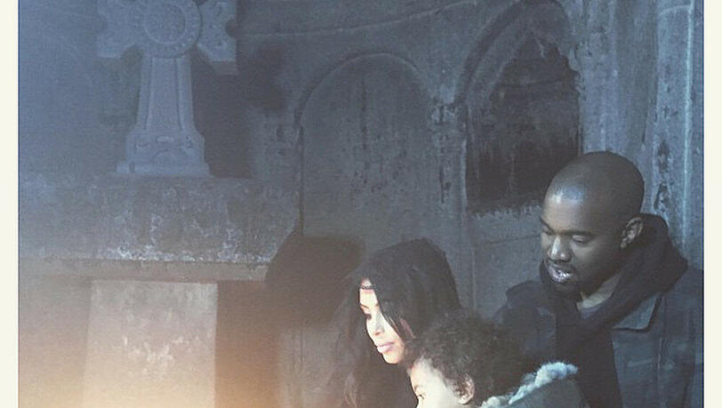 Kim, Kanye und North in einer Kirche in Armenien - in Israel soll die Kleine getauft werden Kim, Kanye und North in einer Kirche in Armenien - in Israel soll die Kleine getauft werden