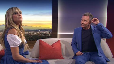 Heidi Klum überraschte BR-Moderator Roman Roell in der Abendschau. Heidi Klum überraschte BR-Moderator Roman Roell in der Abendschau.