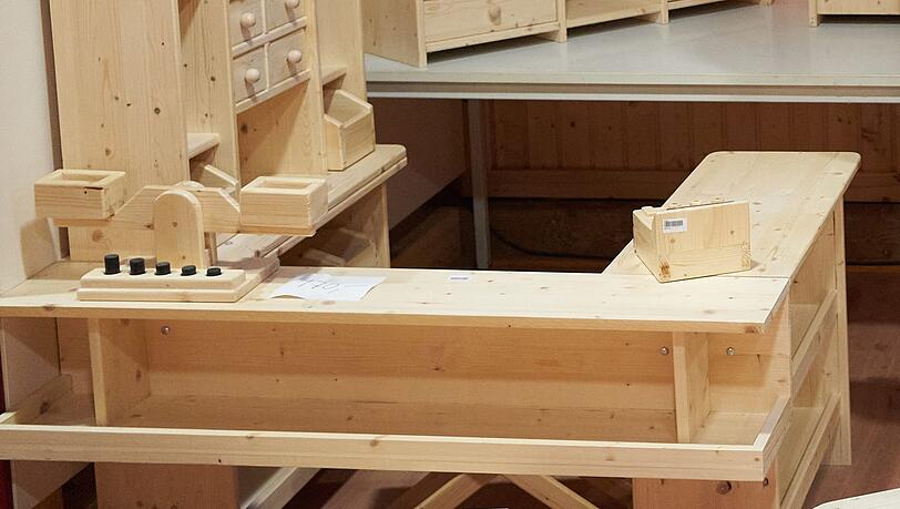 Ein Grünwalder Immobilienunternehmer klagt, dass seine Mitarbeiter durch neue Möbel krank geworden sind. (Symbolbild) Ein Grünwalder Immobilienunternehmer klagt, dass seine Mitarbeiter durch neue Möbel krank geworden sind. (Symbolbild)