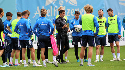 Cheftrainer Patrick Glöckner will aus seinen Löwen wieder eine Heimmacht formen. In der abgelaufenen Saison lag der TSV 1860 in der Heimtabelle auf Rang 17 von 20 Teams. Cheftrainer Patrick Glöckner will aus seinen Löwen wieder eine Heimmacht formen. In der abgelaufenen Saison lag der TSV 1860 in der Heimtabelle auf Rang 17 von 20 Teams.