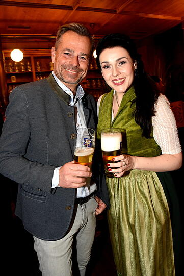 Moderator Michael Sporer und Schauspielerin Anita Eichhorn. Moderator Michael Sporer und Schauspielerin Anita Eichhorn.