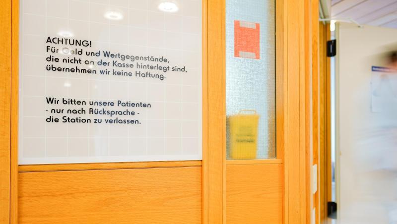 Auf den Stationen wird schon gewarnt: "ACHTUNG! Für Geld und Wertgegenstände, die nicht an der Kasse hinterlegt sind, übernehmen wir keine Haftung." Auf den Stationen wird schon gewarnt: "ACHTUNG! Für Geld und Wertgegenstände, die nicht an der Kasse hinterlegt sind, übernehmen wir keine Haftung."