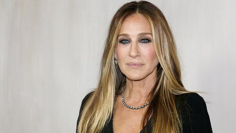 Sarah Jessica Parker hat ihren Stiefvater unerwartet verloren. Sarah Jessica Parker hat ihren Stiefvater unerwartet verloren.