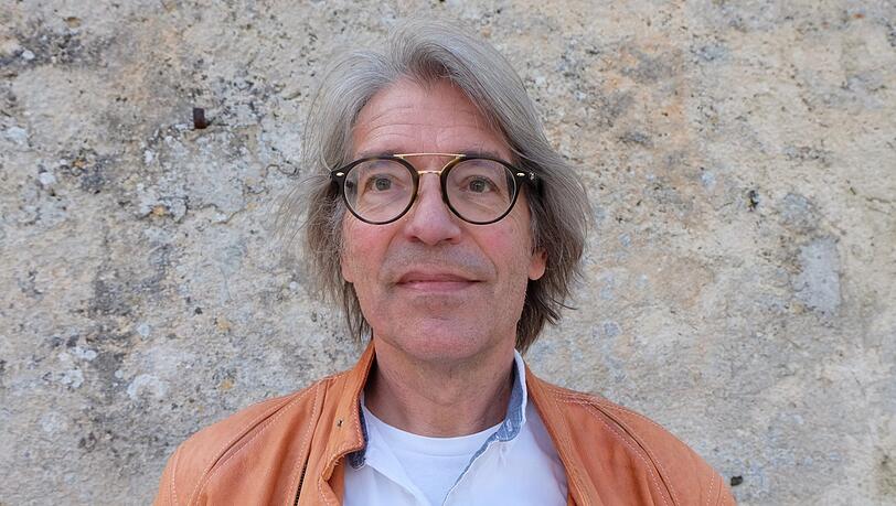 Professor Jürgen Schmude ist wissenschaftlicher Leiter des Bayerischen Zentrums für Tourismus (BZT) und Präsident der Deutschen Gesellschaft für Tourismuswissenschaft (DGT) sowie langjähriger Lehrstuhlinhaber an den Universitäten Regensburg und München. Professor Jürgen Schmude ist wissenschaftlicher Leiter des Bayerischen Zentrums für Tourismus (BZT) und Präsident der Deutschen Gesellschaft für Tourismuswissenschaft (DGT) sowie langjähriger Lehrstuhlinhaber an den Universitäten Regensburg und München.