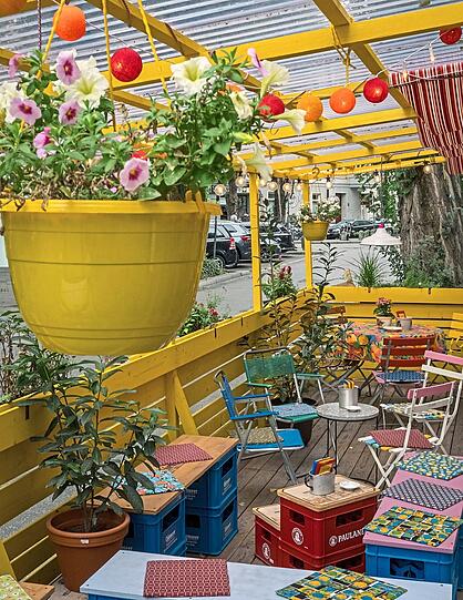 Quietschgelb und bunte Kisserl: Im Lapapp in der Baaderstraße schreit es förmlich nach Sommer. Quietschgelb und bunte Kisserl: Im Lapapp in der Baaderstraße schreit es förmlich nach Sommer.