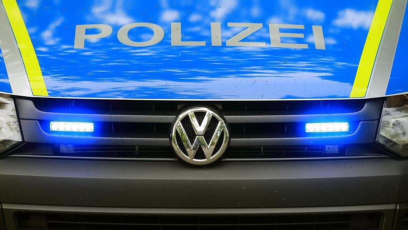 Die Polizei hat bei der Kontrolle des schlafenden Mannes einen überraschenden Fund gemacht. Die Polizei hat bei der Kontrolle des schlafenden Mannes einen überraschenden Fund gemacht.