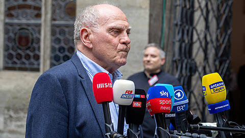 Hat Mitleid mit Oliver Baumann: Uli Hoeneß. Hat Mitleid mit Oliver Baumann: Uli Hoeneß.