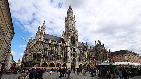 Ab dem Jahr 2032 soll das Münchner Rathaus geräumt und saniert werden. Doch jetzt macht die CSU einen neuen Vorschlag. Ab dem Jahr 2032 soll das Münchner Rathaus geräumt und saniert werden. Doch jetzt macht die CSU einen neuen Vorschlag.