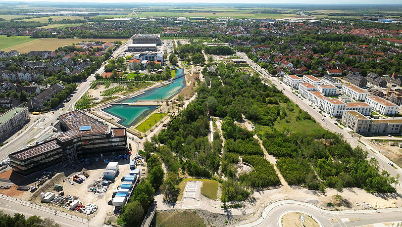 Der Blick von oben auf das Landesgartenschau-Gelände in Kirchheim. Der Blick von oben auf das Landesgartenschau-Gelände in Kirchheim.