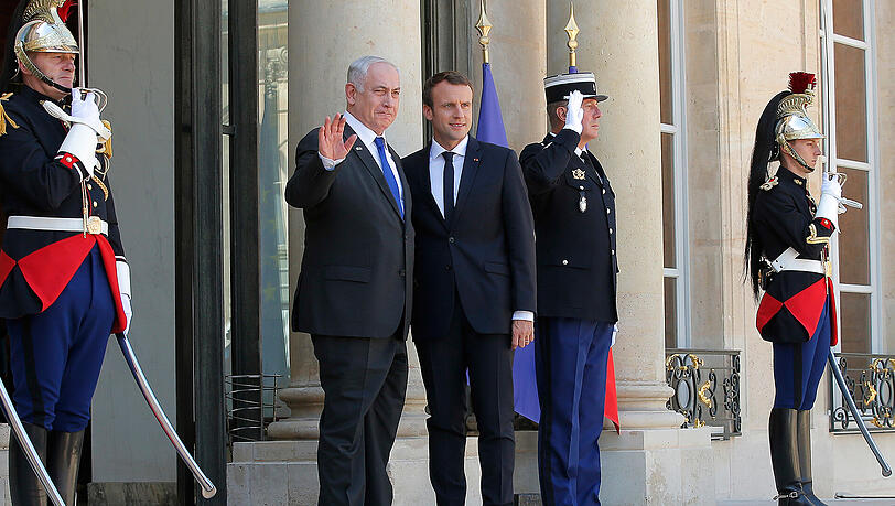 Emmanuel Macron empfing am Sonntag Israles Ministerpräsident Benjamin Netanjahu im Elysee-Palast. Emmanuel Macron empfing am Sonntag Israles Ministerpräsident Benjamin Netanjahu im Elysee-Palast.