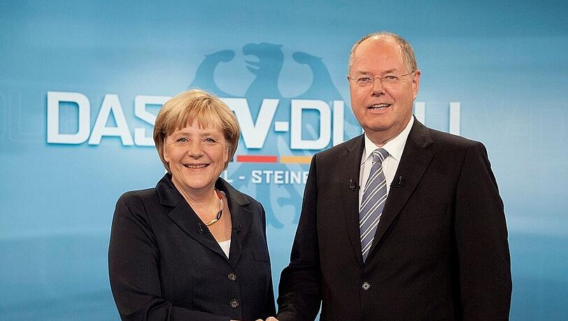 Angela Merkel und Peer Steinbrück beim TV-Duell. Von einem Schüler fühlte sich der Kanzlerkandidat jetzt aber besser interviewt. Angela Merkel und Peer Steinbrück beim TV-Duell. Von einem Schüler fühlte sich der Kanzlerkandidat jetzt aber besser interviewt.