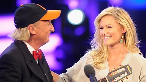 Otto Waalkes und Helene Fischer bei einem Auftritt im Jahr 2015 . Otto Waalkes und Helene Fischer bei einem Auftritt im Jahr 2015 .