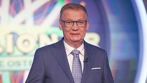 Günther Jauch stellt einem "Wer wird Millionär?"-Kandidaten eine Frage zum Thema Redewendungen. Der Studio-Gast kommt ins Grübeln. Günther Jauch stellt einem "Wer wird Millionär?"-Kandidaten eine Frage zum Thema Redewendungen. Der Studio-Gast kommt ins Grübeln.