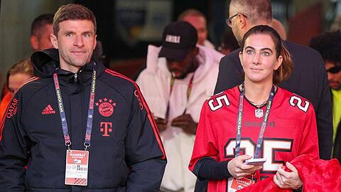 Thomas Müller weilt derzeit ohne seine Ehefrau Lisa in Vancouver. Thomas Müller weilt derzeit ohne seine Ehefrau Lisa in Vancouver.