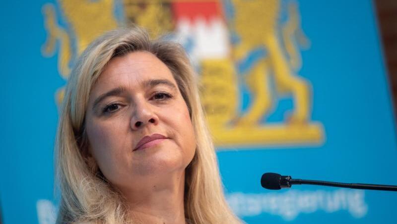 Melanie Huml (CSU), bayerische Staatsministerin für Gesundheit und Pflege, nimmt an einer Pressekonferenz teil. Foto: Peter Kneffel/dpa/Archivbild Melanie Huml (CSU), bayerische Staatsministerin für Gesundheit und Pflege, nimmt an einer Pressekonferenz teil. Foto: Peter Kneffel/dpa/Archivbild