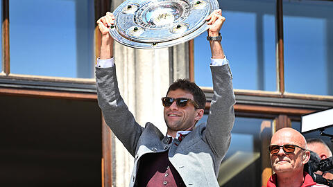 Thomas Müller hat mit dem FC Bayern seine 13. deutsche Meisterschaft gewonnen. Thomas Müller hat mit dem FC Bayern seine 13. deutsche Meisterschaft gewonnen.