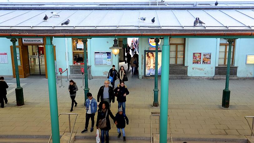 Der Bahnhof in Pasing: Hier kam es zur Schlägerei. Der Bahnhof in Pasing: Hier kam es zur Schlägerei.