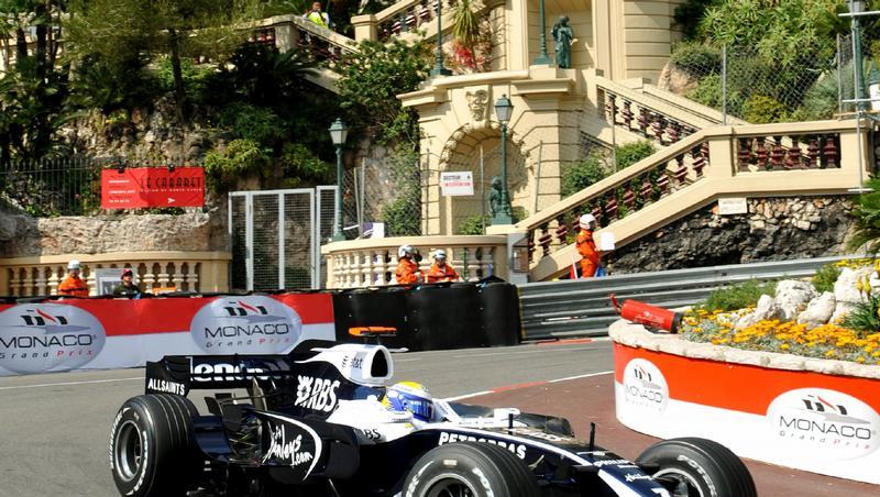 Vertraute Wege für Nico Rosberg, der seinen Williams-Toyota durch die Straßen seiner Heimatstadt Monaco pilotiert. Vertraute Wege für Nico Rosberg, der seinen Williams-Toyota durch die Straßen seiner Heimatstadt Monaco pilotiert.