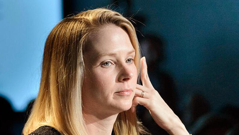Marissa Mayer hatte seit Sommer 2012 versucht, die Talfahrt von Yahoo zu stoppen, konnte aber trotz hoher Investitionen in Medieninhalte und teurer Zukäufe den Schrumpfkurs nicht umkehren. Marissa Mayer hatte seit Sommer 2012 versucht, die Talfahrt von Yahoo zu stoppen, konnte aber trotz hoher Investitionen in Medieninhalte und teurer Zukäufe den Schrumpfkurs nicht umkehren.