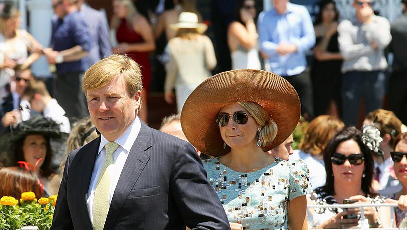 Kamen nicht zum trinken sondern wegen der Pferde: Das niederländische Königspaar Maxima und Willem-Alexander. Kamen nicht zum trinken sondern wegen der Pferde: Das niederländische Königspaar Maxima und Willem-Alexander.