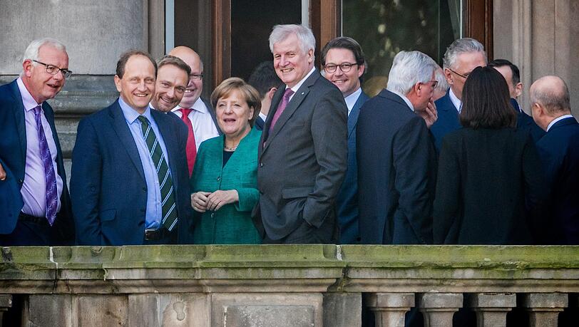 Bundeskanzlerin Angela Merkel (CDU) und Horst Seehofer (CSU) stehen vor schweren Sondierungsgesprächen für eine Jamaika-Koalition mit der FDP und den Grünen Bundeskanzlerin Angela Merkel (CDU) und Horst Seehofer (CSU) stehen vor schweren Sondierungsgesprächen für eine Jamaika-Koalition mit der FDP und den Grünen