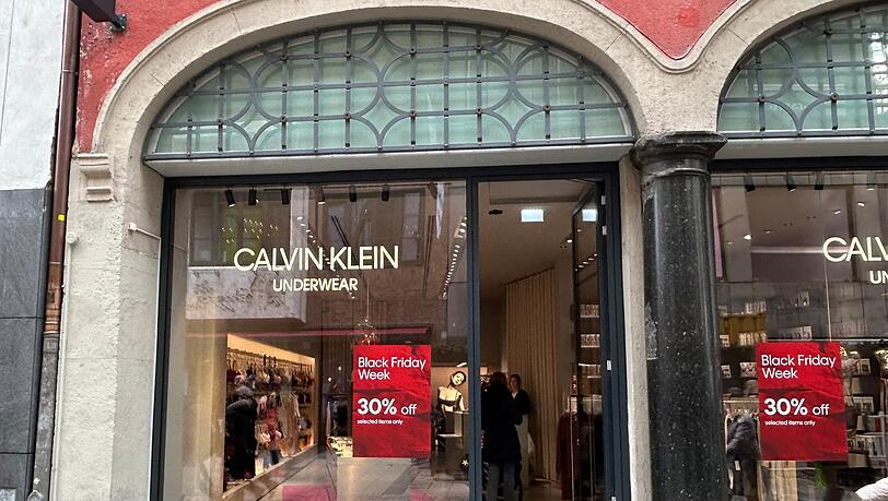 Bei Calvin Klein in der Rosenstraße gibt es die ganze Woche lang eine Rabattaktion. Bei Calvin Klein in der Rosenstraße gibt es die ganze Woche lang eine Rabattaktion.