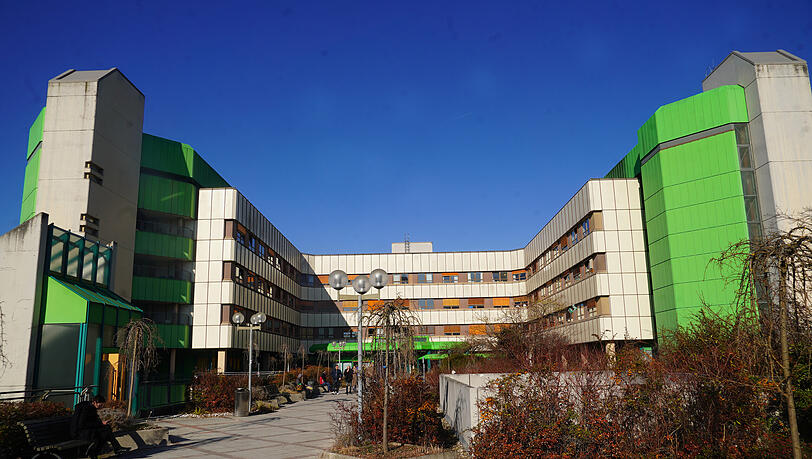 Die München Klink in Bogenhausen. Die Kardiologie befindet sich im Untergeschoss. Die München Klink in Bogenhausen. Die Kardiologie befindet sich im Untergeschoss.