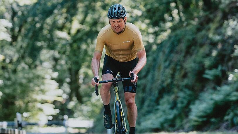 "Jan Ullrich - Der Gejagte" feiert am 28. November bei Amazon Prime Video Premiere. "Jan Ullrich - Der Gejagte" feiert am 28. November bei Amazon Prime Video Premiere.