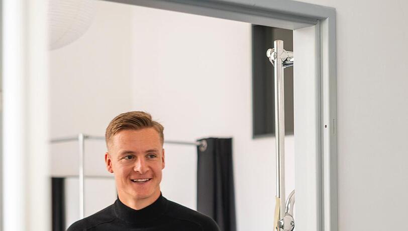 Das Gespräch mit Felix Kroos fand am Rande der Benefizgala "Right to Play" statt (bei der Spenden in Höhe von 150.131 Euro für Kinder in Afrika, Asien und dem Nahen Osten gesammelt wurden). Das Gespräch mit Felix Kroos fand am Rande der Benefizgala "Right to Play" statt (bei der Spenden in Höhe von 150.131 Euro für Kinder in Afrika, Asien und dem Nahen Osten gesammelt wurden).