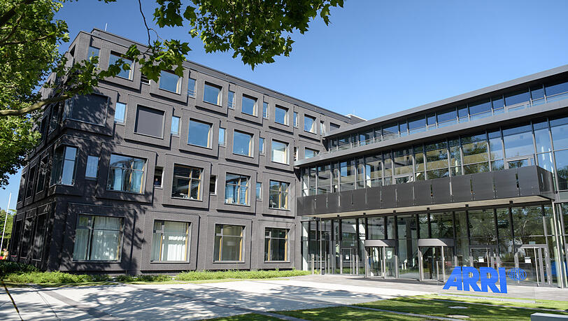 Auf einem 10 600 Quadratmeter großen Grundstück in der Parkstadt Schwabing hat das Filmtechnikunternehmen seinen neuen Hauptsitz. Auf einem 10 600 Quadratmeter großen Grundstück in der Parkstadt Schwabing hat das Filmtechnikunternehmen seinen neuen Hauptsitz.