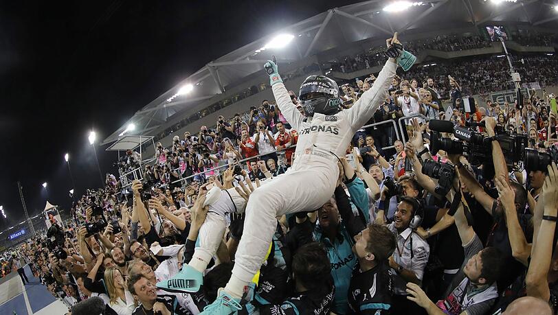 Nico Rosberg ist erstmals Weltmeister. Nico Rosberg ist erstmals Weltmeister.