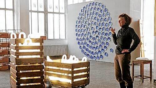 Was vom Leben in der Porzellanfabrik übrig blieb: Susanne Neumann hat damit in der Zentrifuge auf AEG eine sehenswerte Installation geschaffen. Was vom Leben in der Porzellanfabrik übrig blieb: Susanne Neumann hat damit in der Zentrifuge auf AEG eine sehenswerte Installation geschaffen.