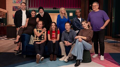Der Cast der neuen Staffel "LOL". Der Cast der neuen Staffel "LOL".