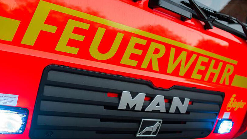 Die Frau des Feuerwehrmanns verstarb später in einem Krankenhaus. Die Frau des Feuerwehrmanns verstarb später in einem Krankenhaus.