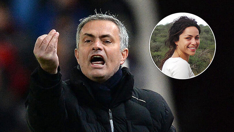 Chelsea-Trainer Mourinho hat seine Team-Ärztin Eva Carneiro nach einem Streit degradiert. Chelsea-Trainer Mourinho hat seine Team-Ärztin Eva Carneiro nach einem Streit degradiert.