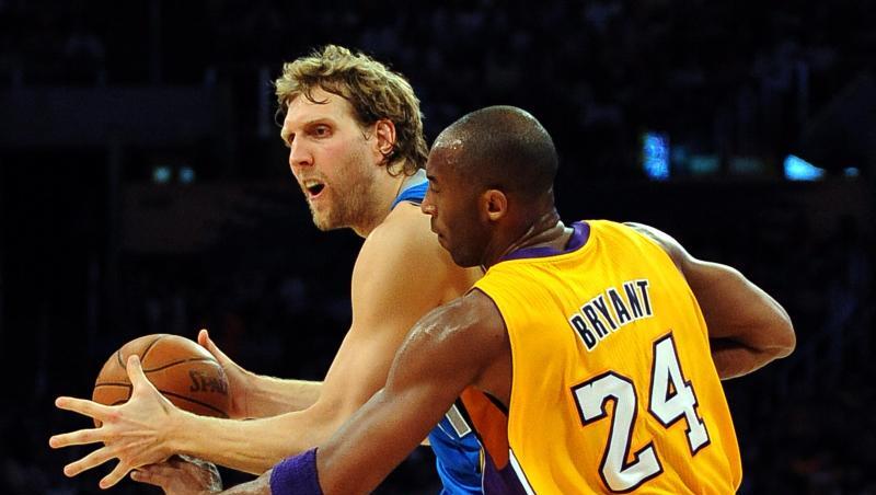 Dirk Nowitzki im Duell mit Lakers-Legende Kobe Bryant. Die Beziehung der beiden Superstars war von gegenseitigem Respekt geprägt. Dirk Nowitzki im Duell mit Lakers-Legende Kobe Bryant. Die Beziehung der beiden Superstars war von gegenseitigem Respekt geprägt.