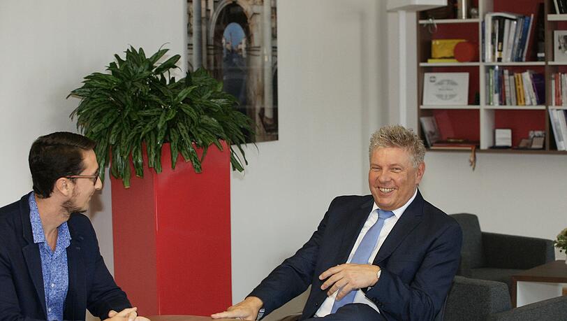 Oberbürgermeister Dieter Reiter (r.) mit AZ-Reporter Florian Zick. Oberbürgermeister Dieter Reiter (r.) mit AZ-Reporter Florian Zick.