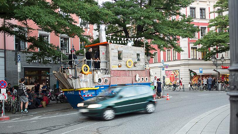 Ein Containerschiff wird kommen – als Herberge am Gärtnerplatz. Ein Containerschiff wird kommen – als Herberge am Gärtnerplatz.