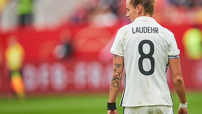 Simone Laudehr im DFB-Trikot: 2019 beendete sie ihre Karriere im deutschen Nationalteam. Simone Laudehr im DFB-Trikot: 2019 beendete sie ihre Karriere im deutschen Nationalteam.