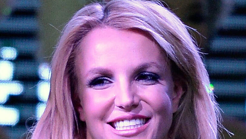 Da Britney Spears ihre Haare derzeit kurz trägt, müssen für einige Auftritte Extensions herhalten Da Britney Spears ihre Haare derzeit kurz trägt, müssen für einige Auftritte Extensions herhalten