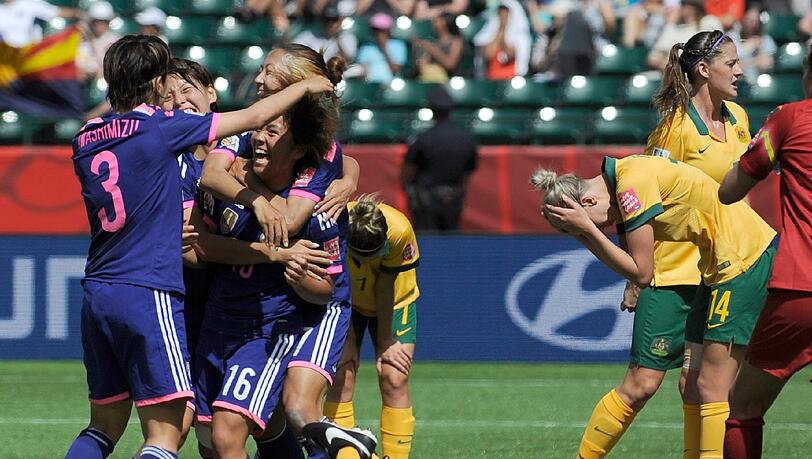 Jubel um Bayerns Mana Iwabuchi (Nr.16), die mit ihrem 1:0 in der 87. Minute gegen Australien Weltmeister Japan erlöst. Jubel um Bayerns Mana Iwabuchi (Nr.16), die mit ihrem 1:0 in der 87. Minute gegen Australien Weltmeister Japan erlöst.