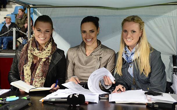 Sportjournalistinnen unter sich: Laura Wontorra, Esther Sedlaczek und Ruth Hofmann. Sportjournalistinnen unter sich: Laura Wontorra, Esther Sedlaczek und Ruth Hofmann.