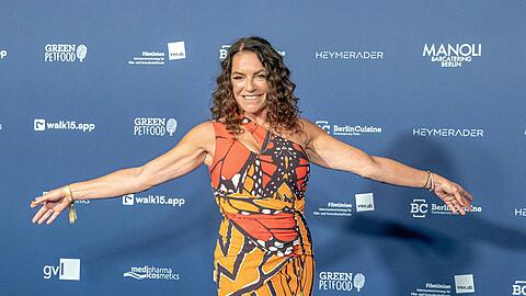 Christine Neubauer hat nach der Wiesn-Enttäuschung wieder einen Grund zur Freude: Ihr Herzensprojekt kommt ins TV. Christine Neubauer hat nach der Wiesn-Enttäuschung wieder einen Grund zur Freude: Ihr Herzensprojekt kommt ins TV.