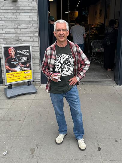 Fan Walter freut sich über die Begegnung mit Peter Maffay. Fan Walter freut sich über die Begegnung mit Peter Maffay.