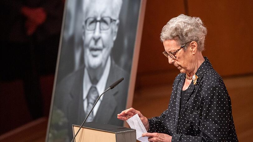 Witwe Liselotte Vogel bei der Trauerfeier der Stadt München in der Philharmonie im Gasteig.